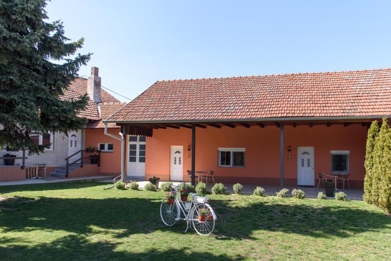 Dumalux Garden Apartment Subotica Exterior foto